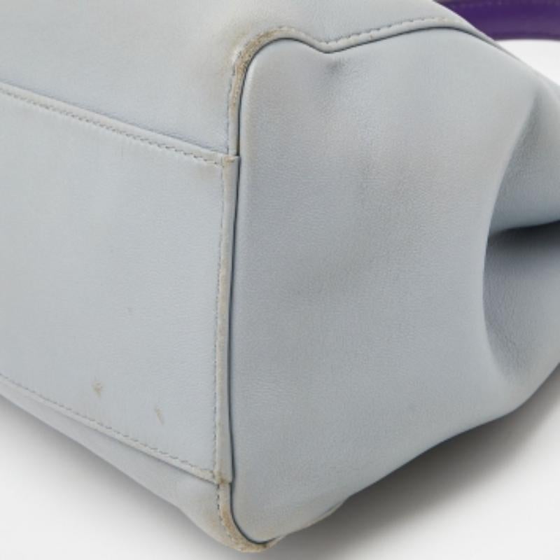 Designertaschen sind ideale Begleiter für viele Gelegenheiten! Hier haben wir ein mit Präzision gefertigtes Stück, das Mode und Funktionalität vereint. Er ist mit einem großzügigen Innenraum ausgestattet, in den alle wichtigen Dinge passen.