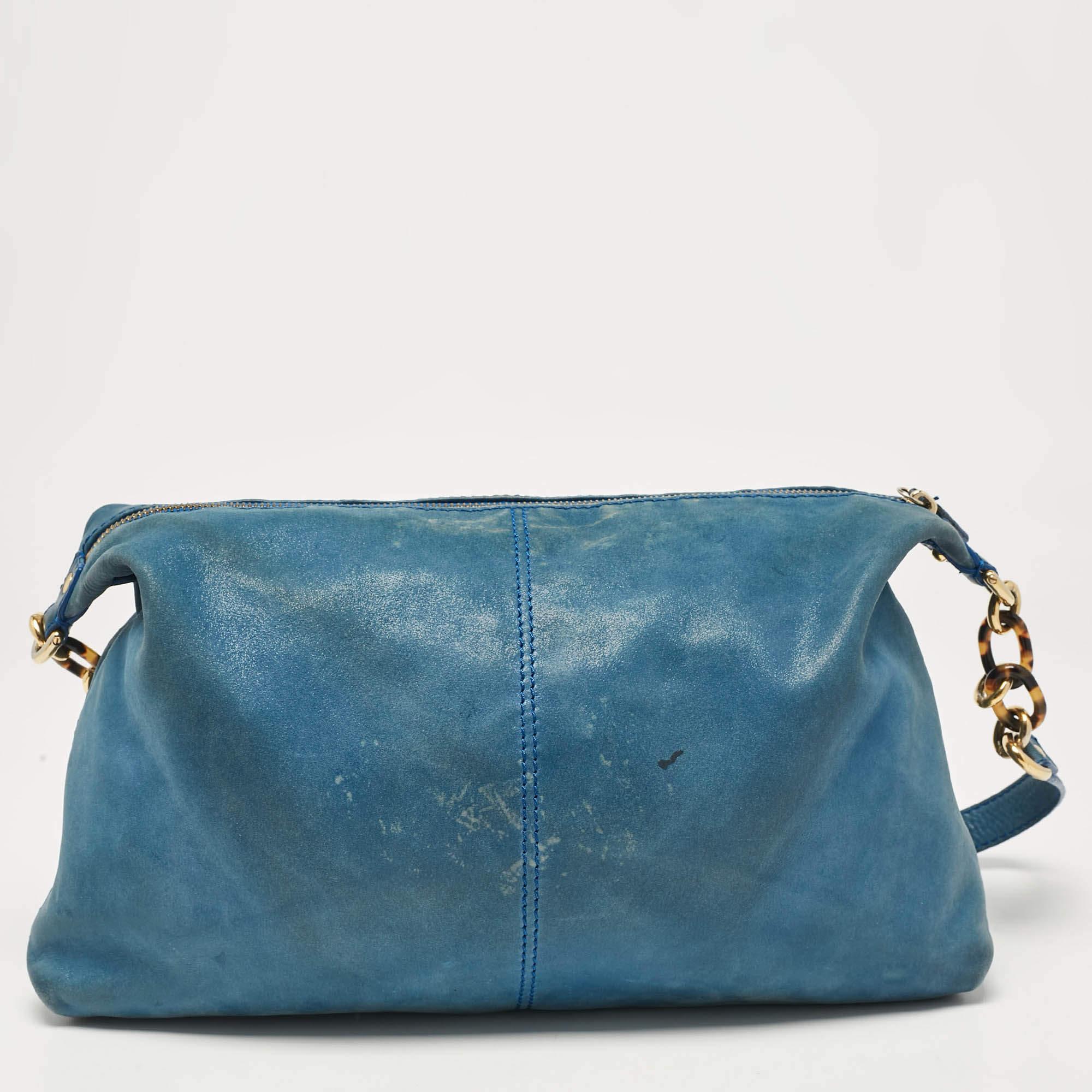 Fendi Borsa a tracolla con charme in pelle nabuk blu shimmer In condizioni discrete in vendita a Dubai, Al Qouz 2