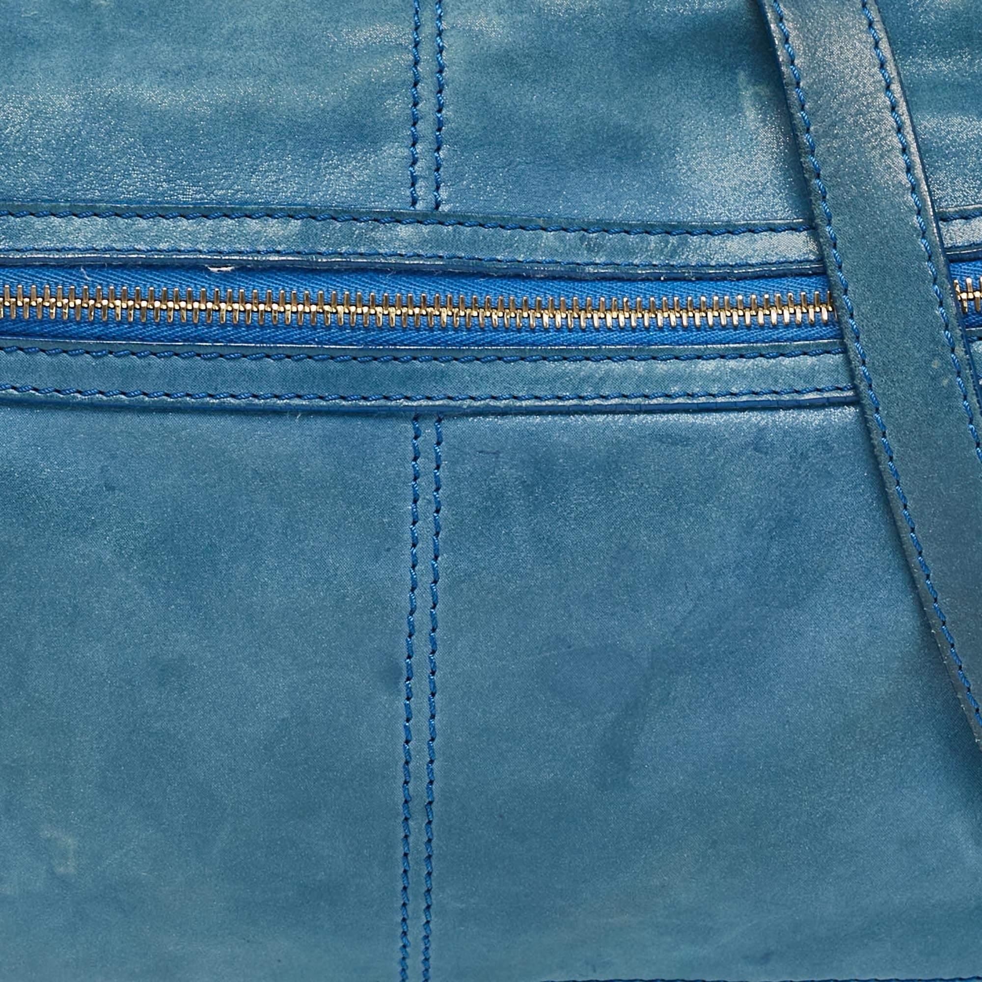 Donna Fendi Borsa a tracolla con charme in pelle nabuk blu shimmer in vendita