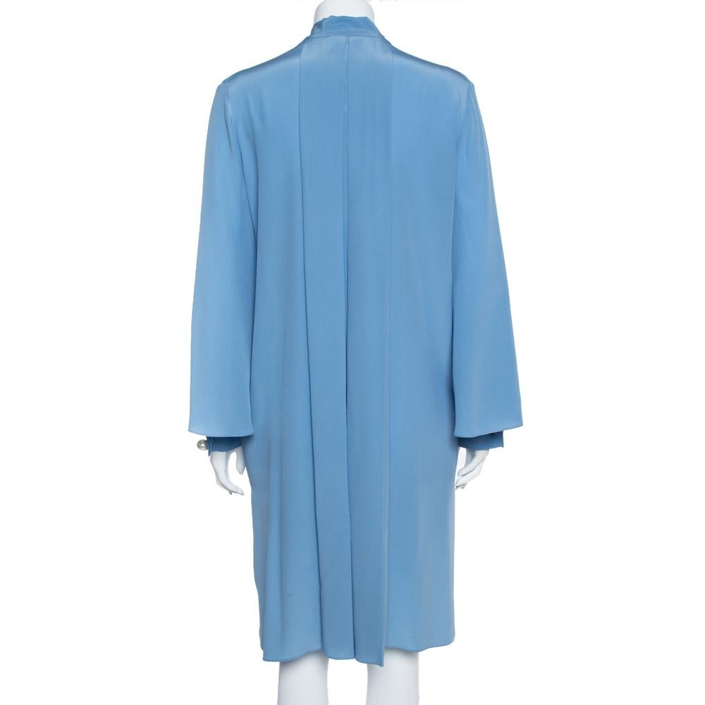 Make a style statement with this chic dress from Fendi. Designed in a loose silhouette that falls over the body from a V-neckline, then finished with a pleated panel across the back and exaggerated faux-pearl cufflinks., this blue piece is ideal for