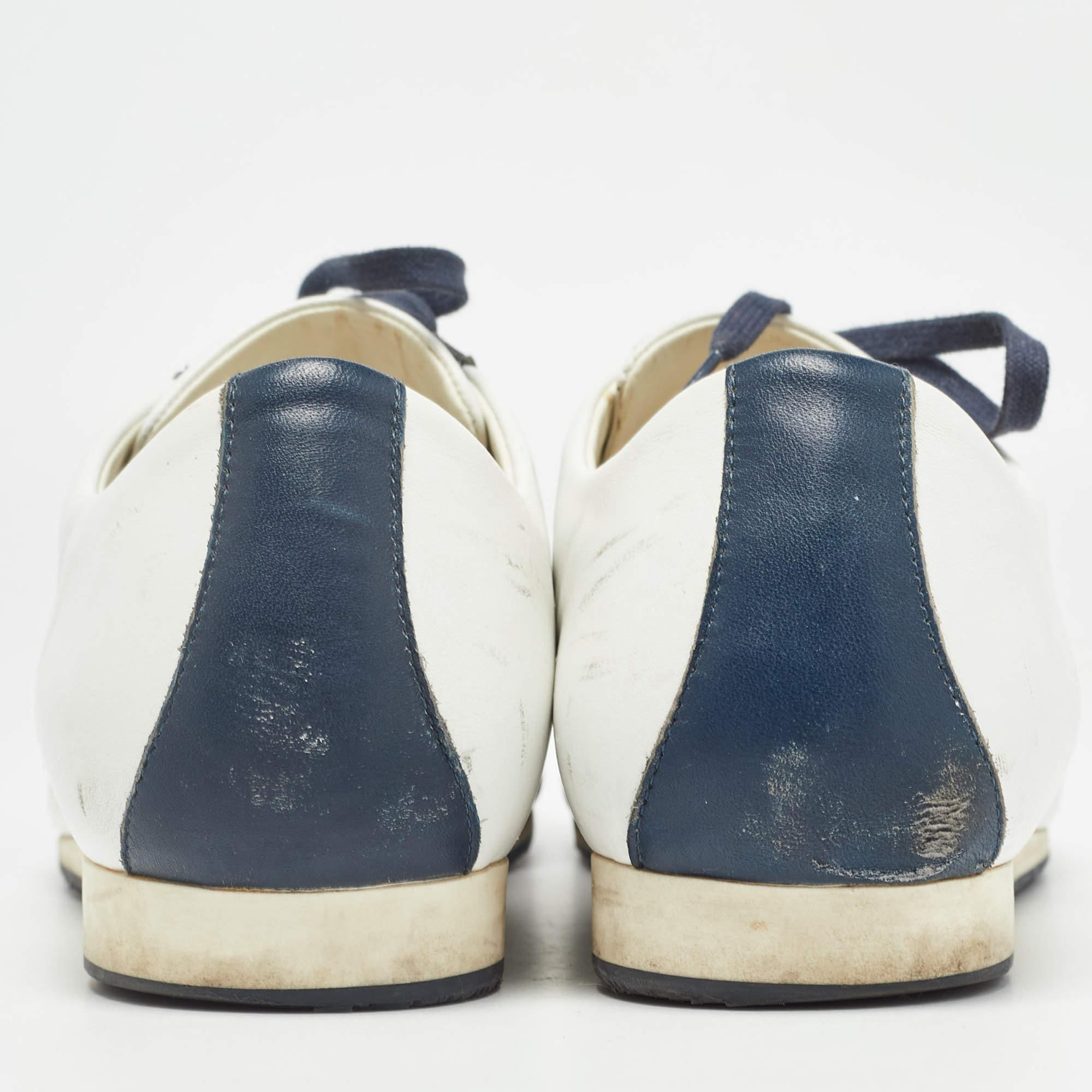 Fendi Blau/Weiß Leder FF Logo Low Top Turnschuhe Größe 44 Herren im Angebot