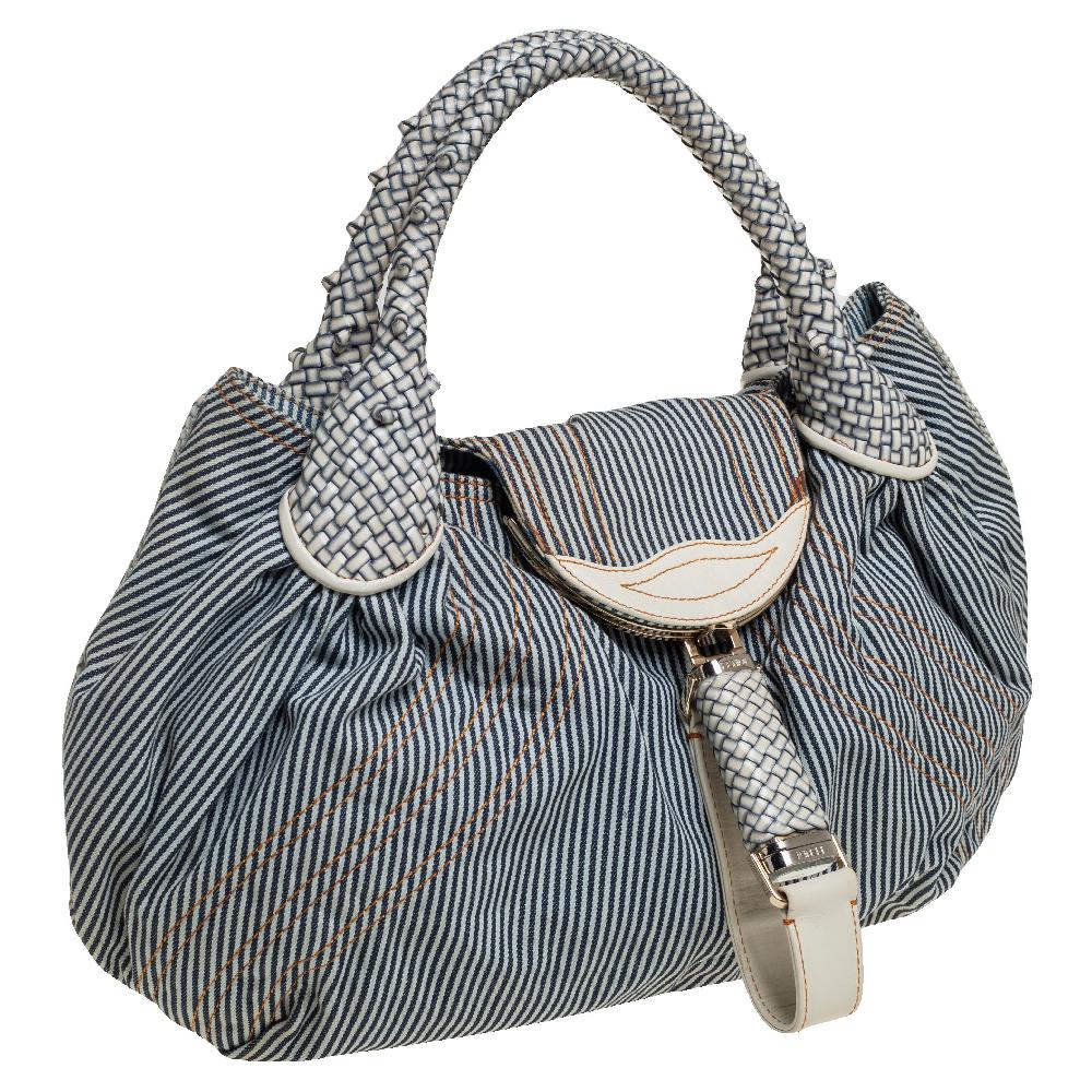 Fendi Tote Spy de tela a rayas azul/blanco y ribete de piel en Bueno Estado en Dubai, Al Qouz 2