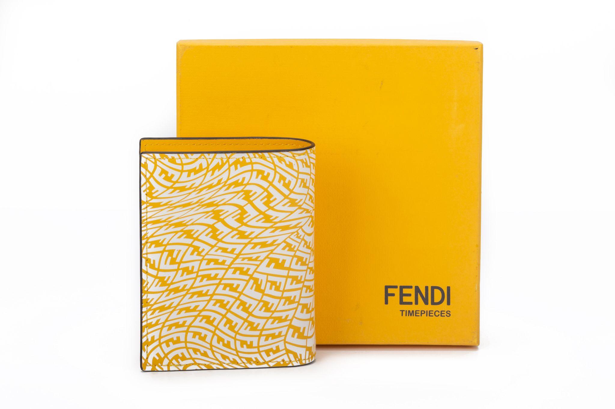 Orange Fendi BNIB Portefeuille Vertigo jaune/blanc en vente