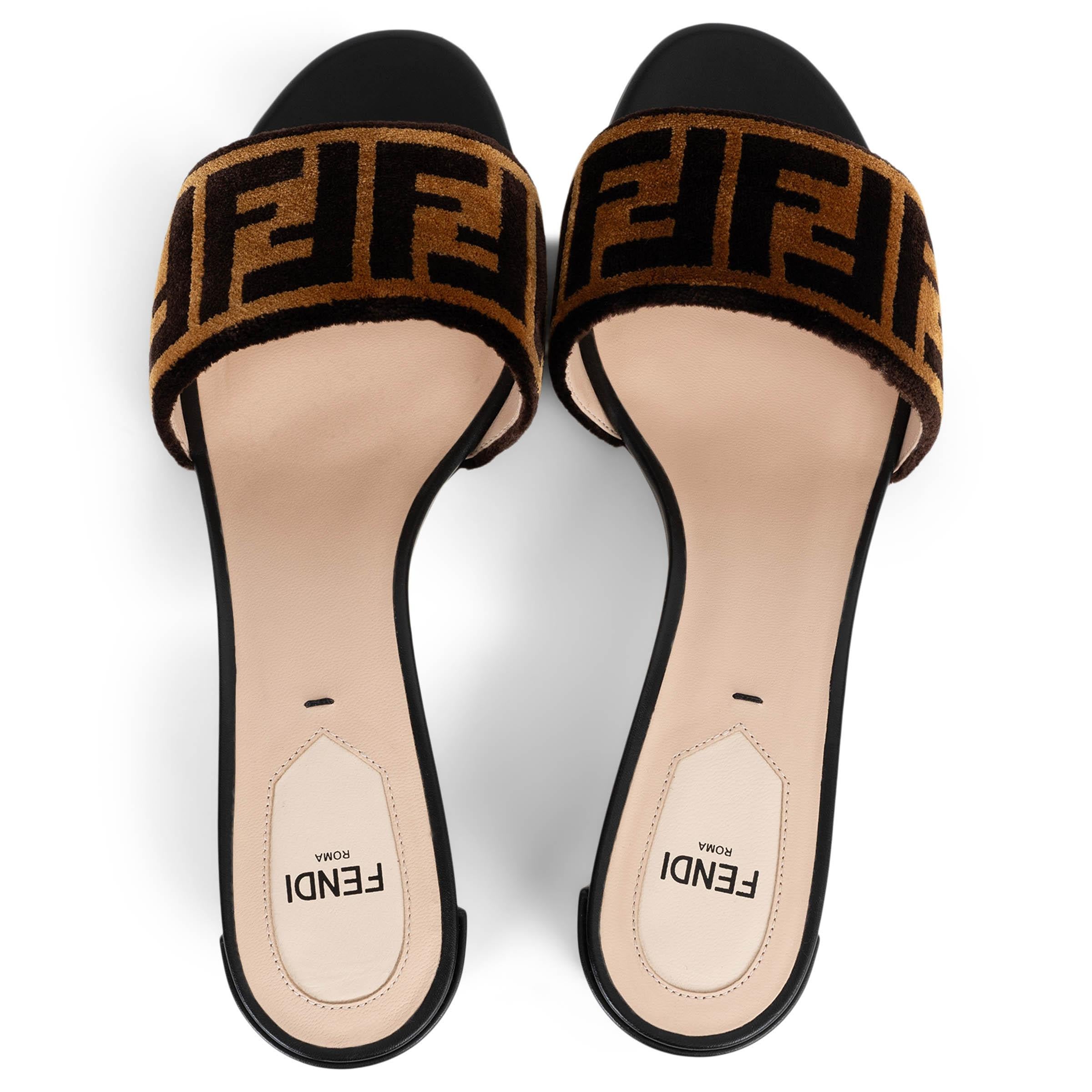 Fendi bronzo e nero ZUCCA LOGO VELVET MULE Sandali Scarpe 37 in vendita 1