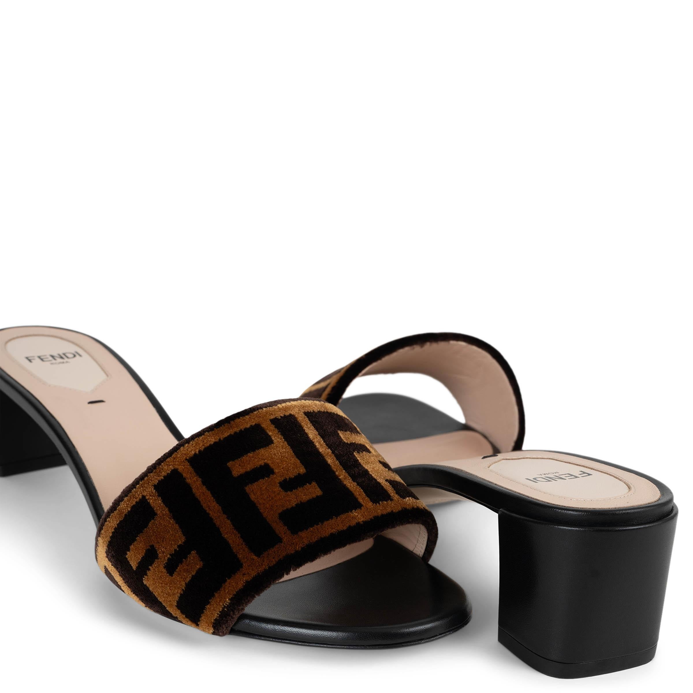 Fendi bronzo e nero ZUCCA LOGO VELVET MULE Sandali Scarpe 37 in vendita 2