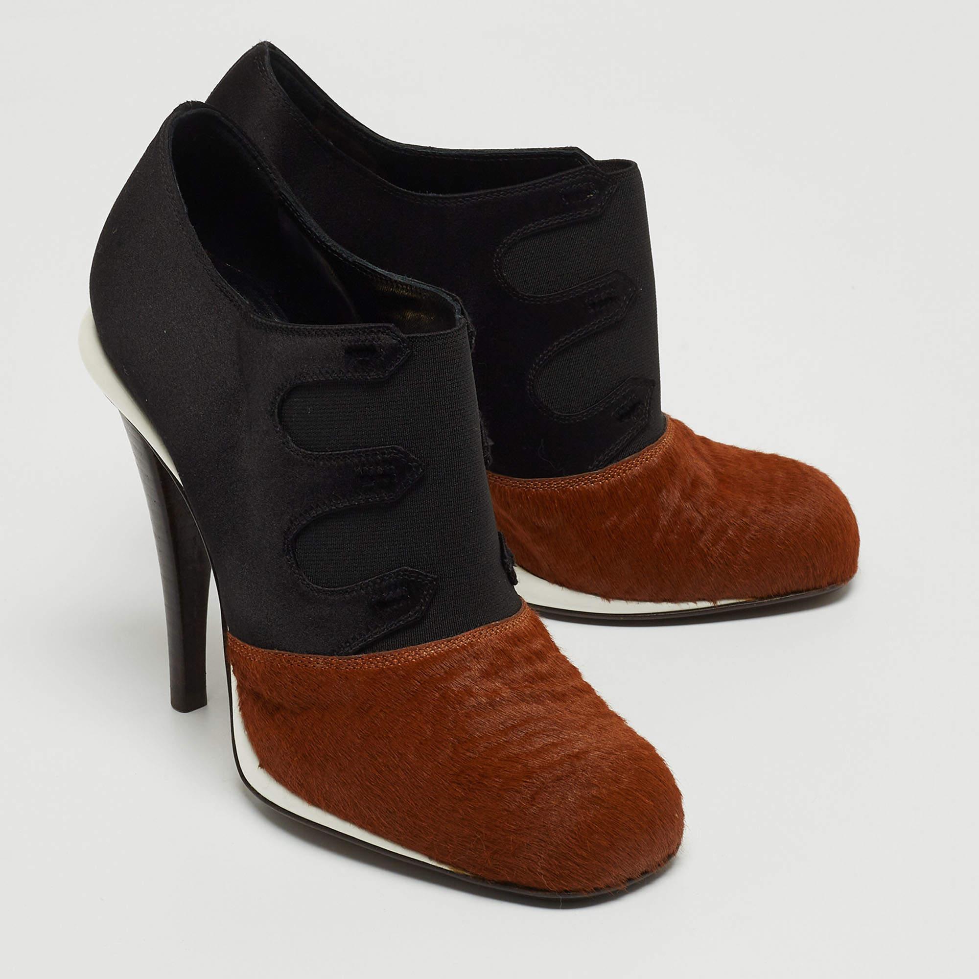 Fendi Brown/Black Calf Hair and Satin Ankle Booties Size 37 In Good Condition For Sale In Dubai, Al Qouz 2