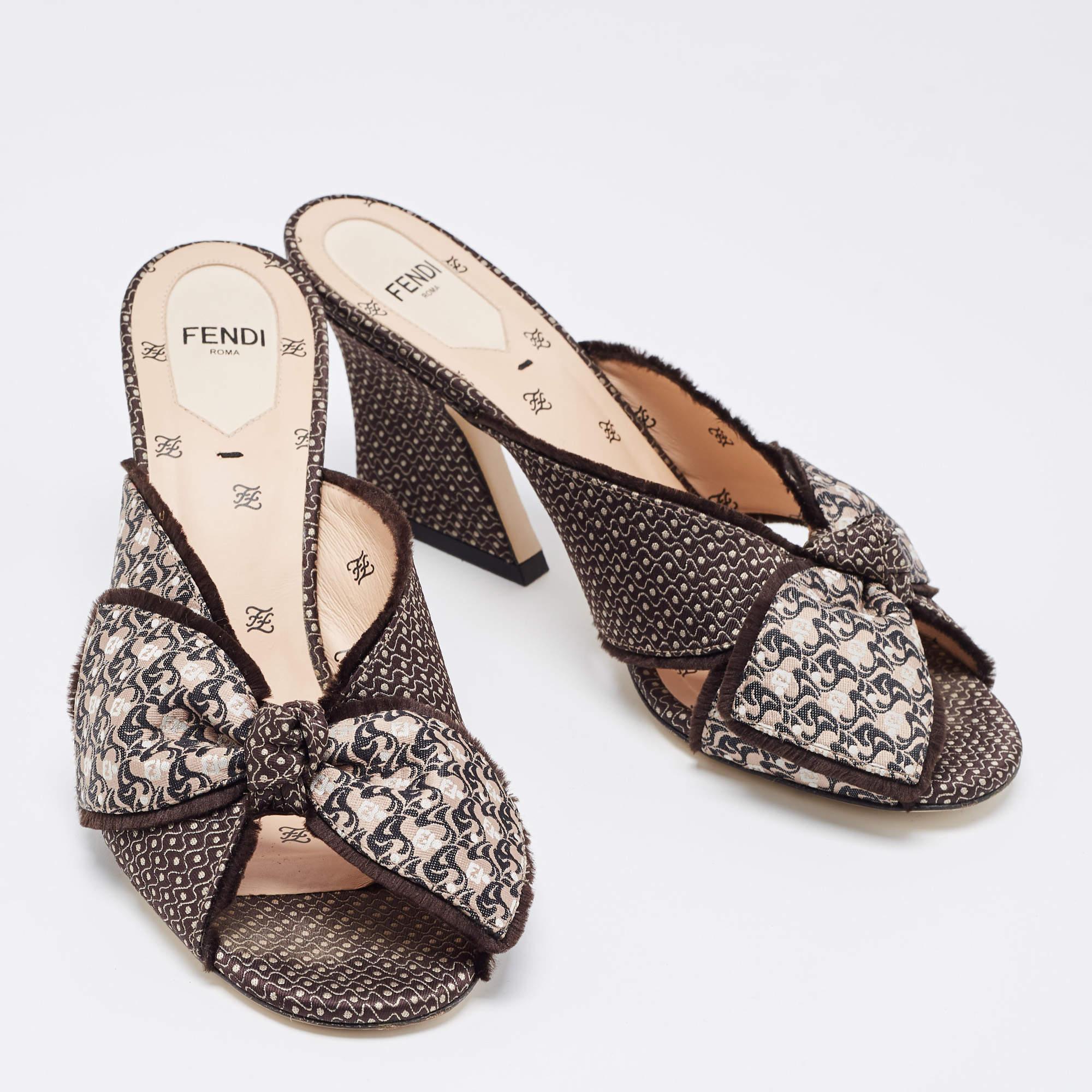 Fendi Brown/Black Fabric Knotted Mule Sandals Size 38.5 In Good Condition In Dubai, Al Qouz 2