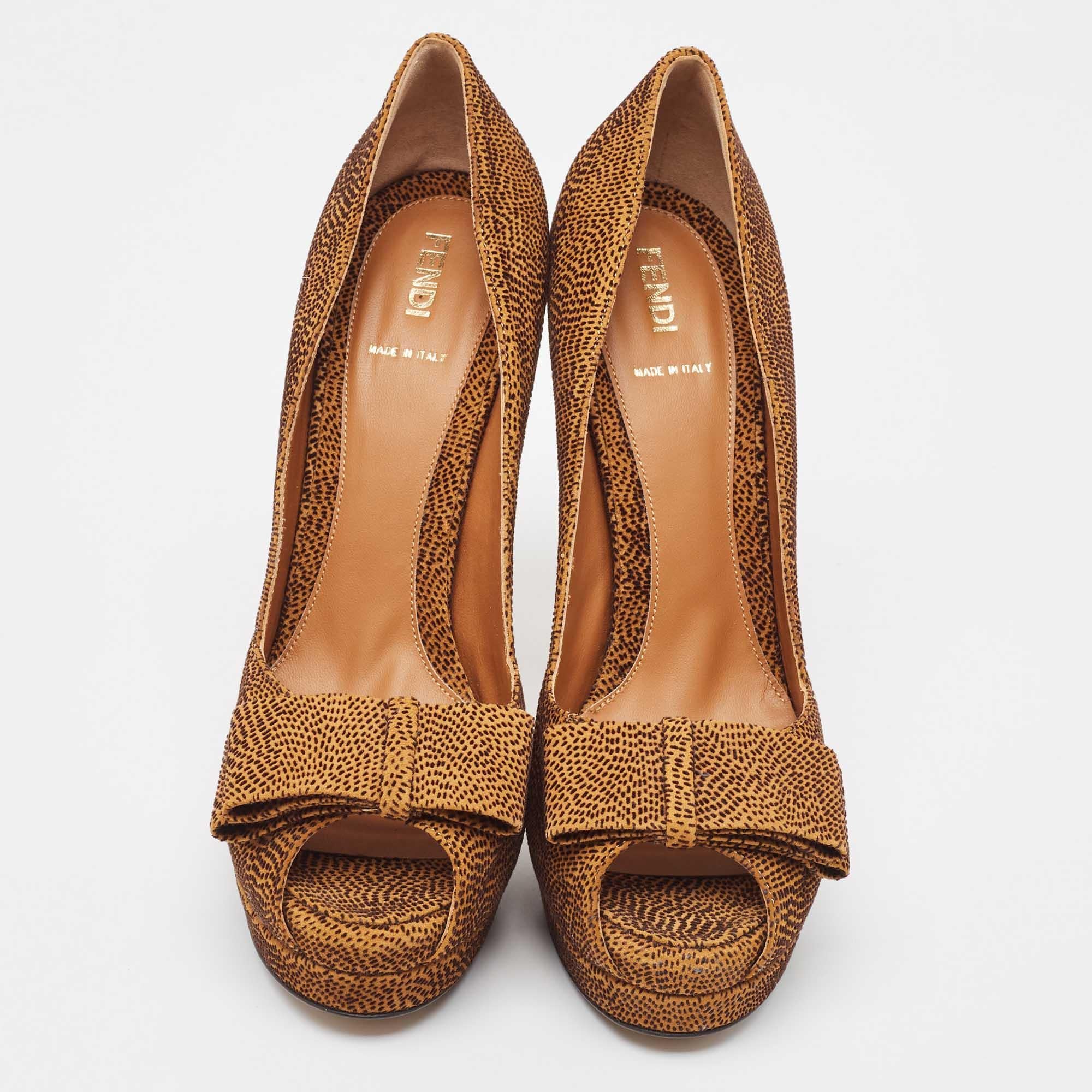 Marron Fendi - Escarpins en daim texturé avec nœud - Brown/Black - Taille 40 en vente