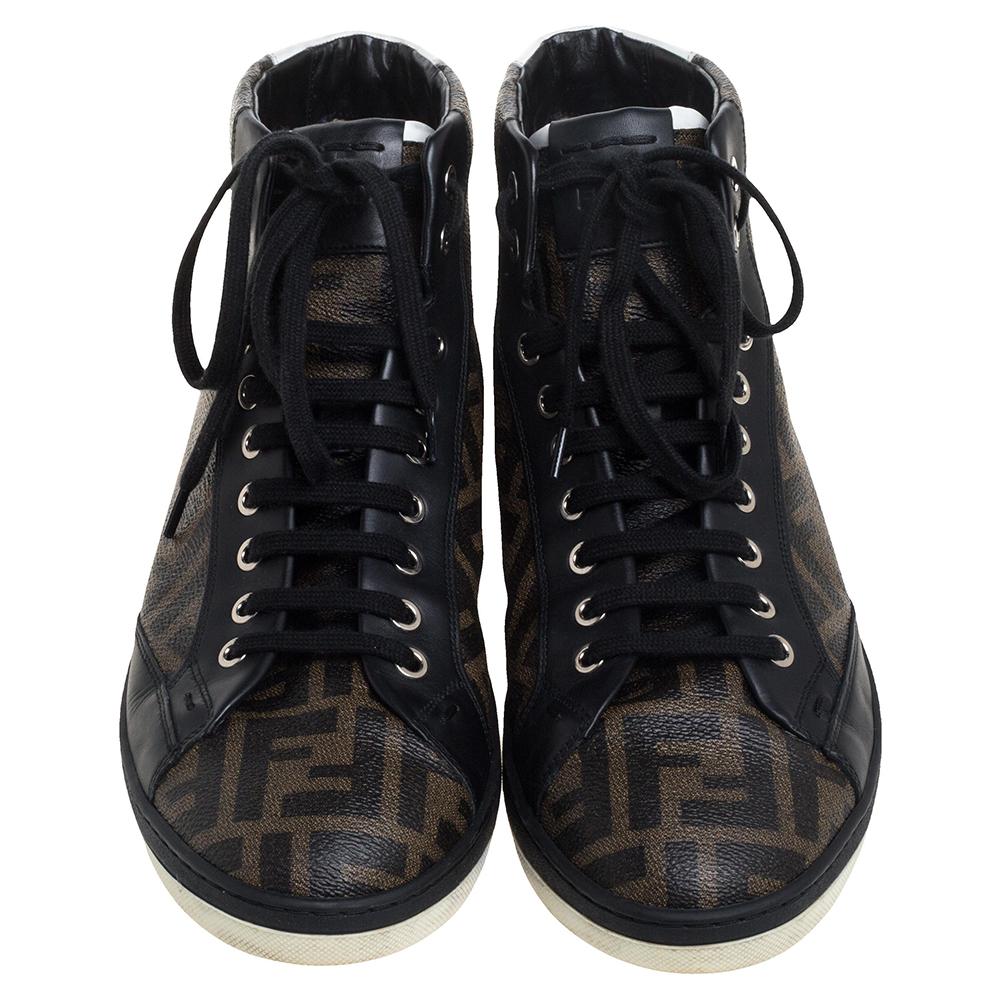 Elevate your style quotient with these Fendi sneakers. Crafted from brown Zucca coated canvas and black leather, these shoes are just what you need this season. These high top sneakers feature lace-up on the vamps, contrasting panels at the