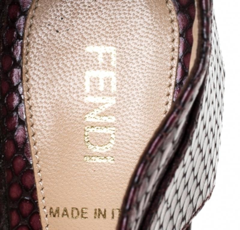 Fendi - Sandales à plateforme peep toes en python marron/bordeaux - Taille 36,5 Pour femmes en vente