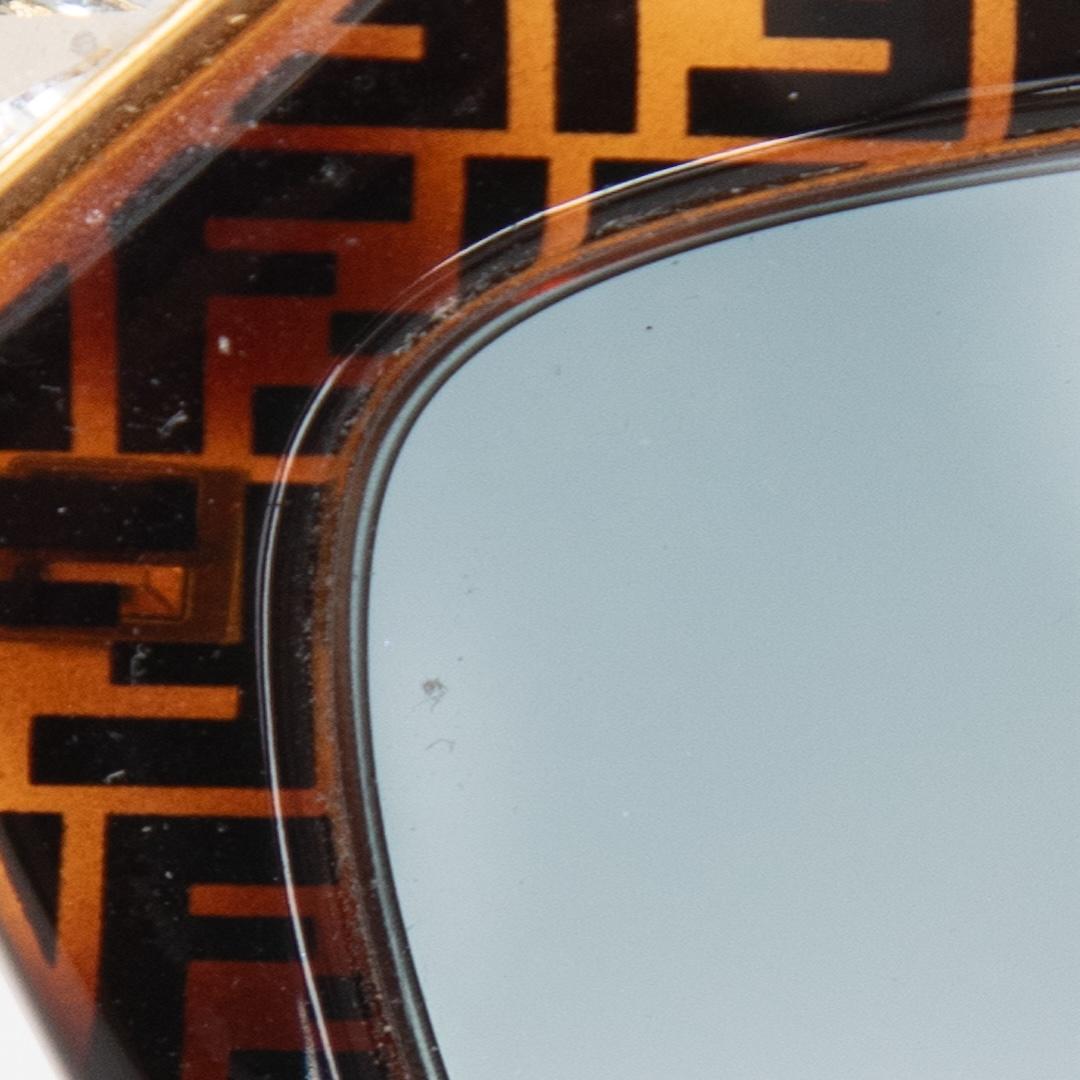 Fendi Lunettes de soleil marron à œil de chat et imprimé FF Pour femmes en vente