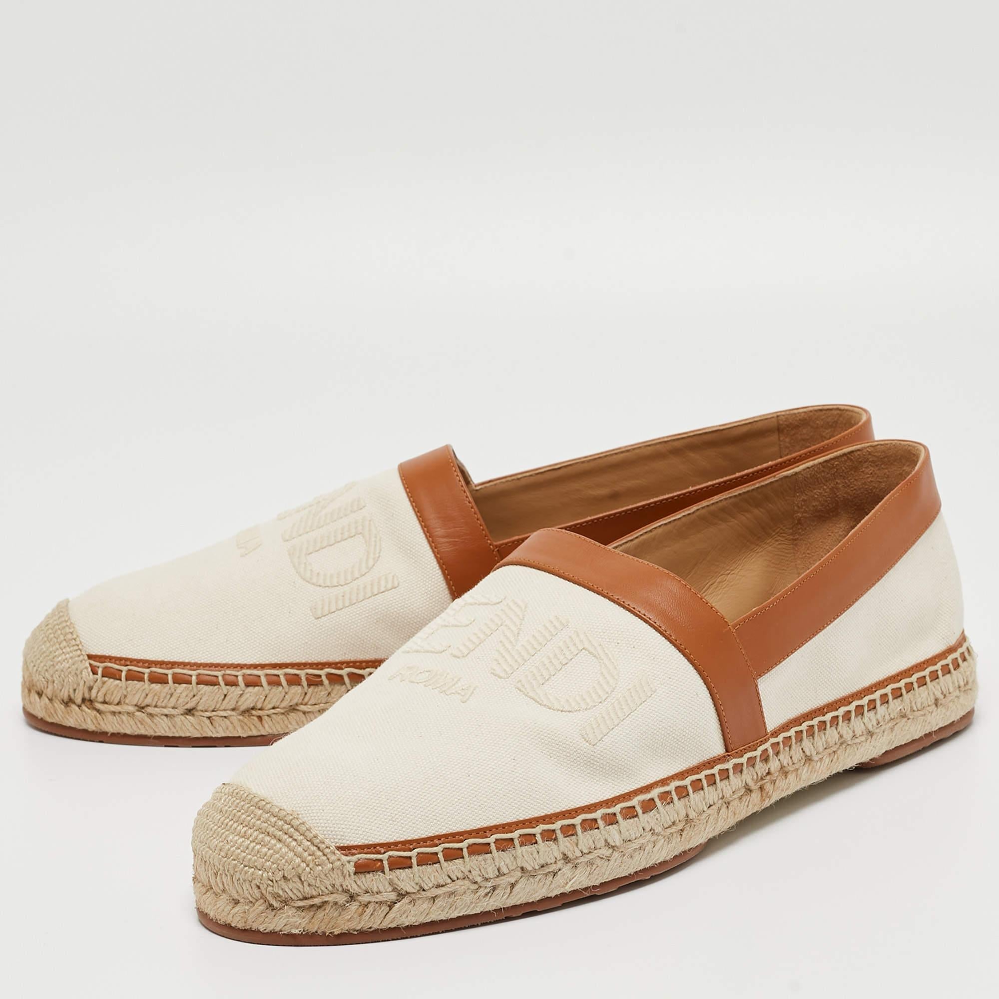 Fendi Brown/Cream Canvas And Leather Slip On Loafers Size 43 In New Condition In Dubai, Al Qouz 2