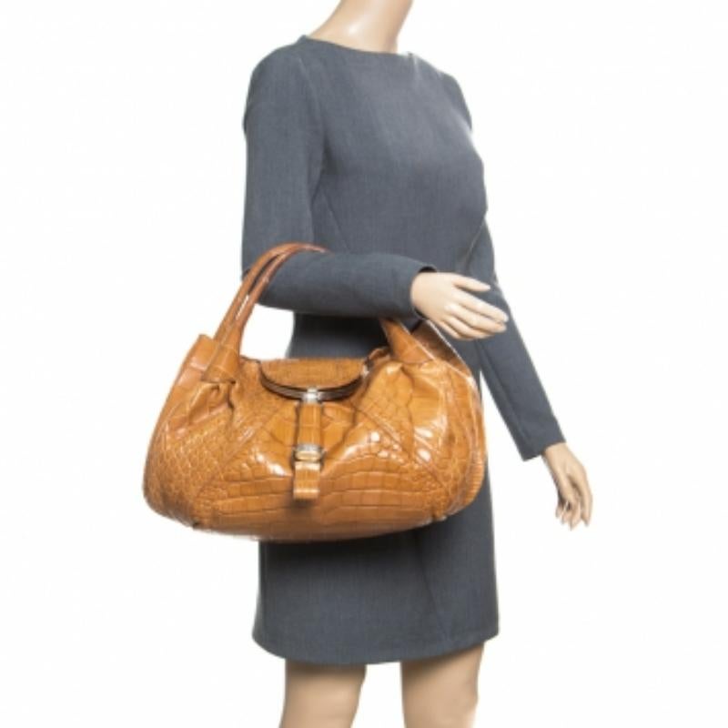 Fendi Hobo Spy Cocodrilo Marrón en Bueno estado para la venta en Dubai, Al Qouz 2