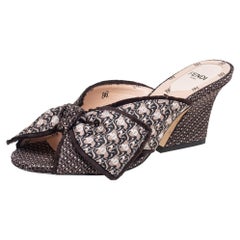 Fendi Braune geknüpfte Pantolettensandalen aus Stoff Größe 35