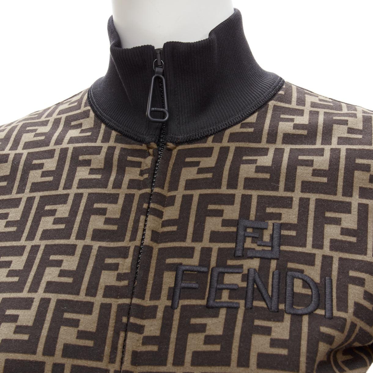 FENDI brown FF embroidery Zucca monogram cotton cropped track jacket IT40 S
Reference: CNPG/A00034
Brand: Fendi
Material: Cotton
Color: Brown, Black
Pattern: Monogram
Closure: Zip
Lining: Black Fabric
Extra Details: FF embroidery logo at left