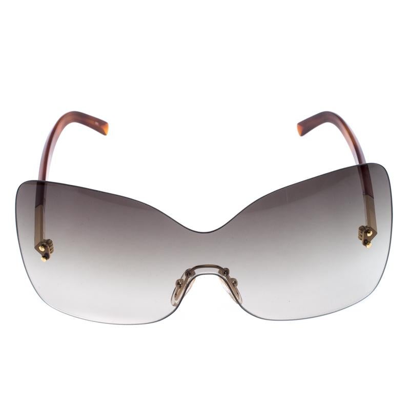 Durable and uber-stylish, this pair of sunglasses by Fendi is a buy you won't regret. It's so stylish, it'll effortlessly represent the fashionista in you. Made of acetate and gold-tone metal, the piece has gradient lenses.

Includes: The Luxury