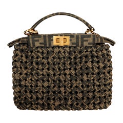 Mini bolso Peekaboo icónico de Fendi en jacquard marrón entrelazado