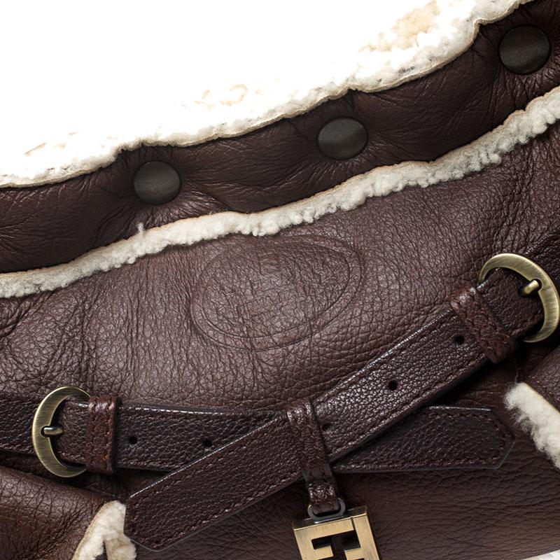 Hobo di Fendi in pelle marrone e montone scamosciato 2