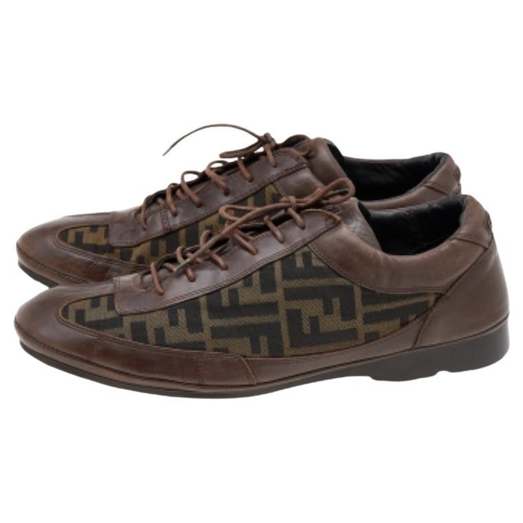 Equipped with a signature appeal and classic style, these Fendi low-top sneakers are absolute stunners. Crafted from Zucca canvas and leather, they come in a lovely shade of brown. They are styled with lace-up vamps, logo detail on the counters, and