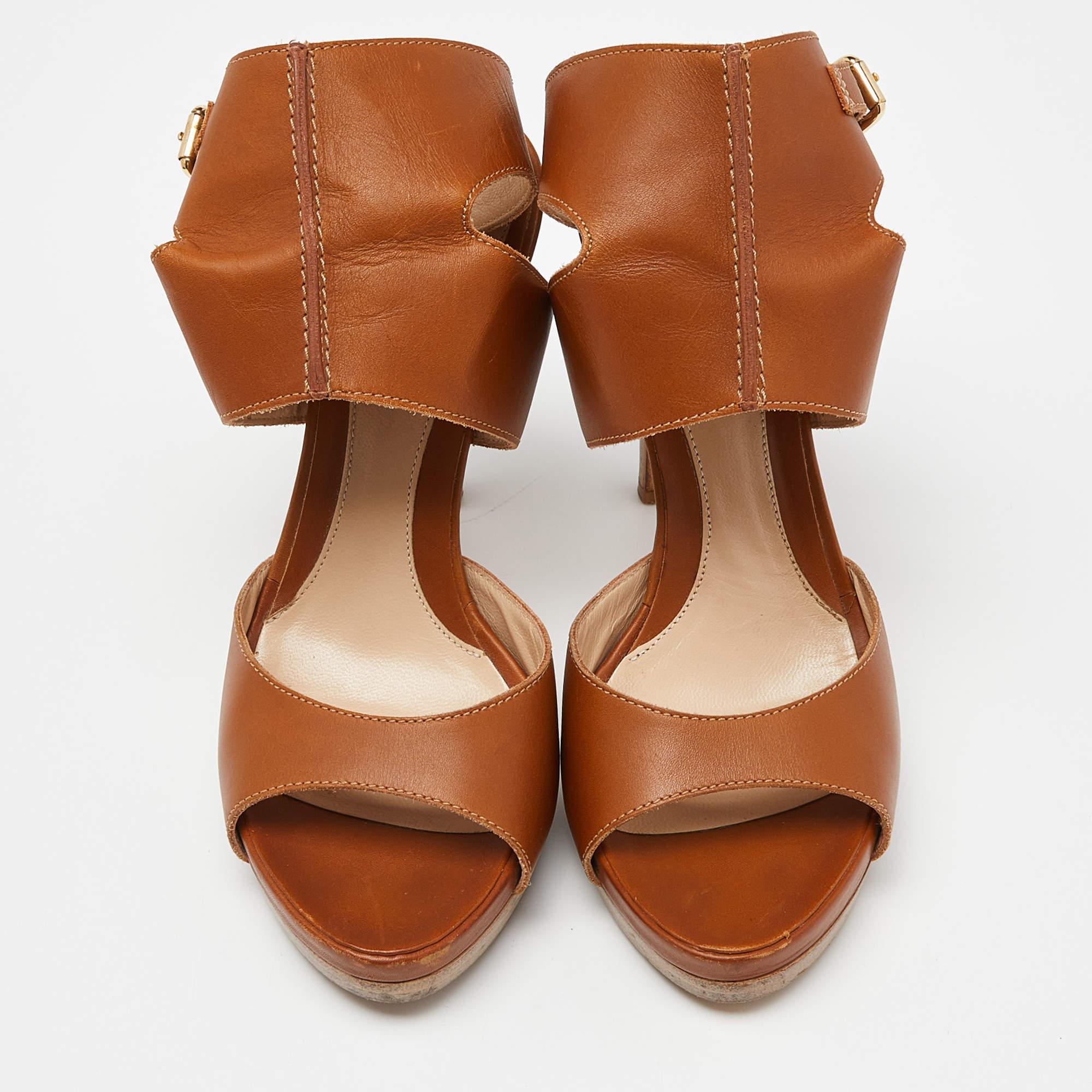 Fendi Brown Leather Ankle Strap Platform Sandals Size 38.5 In Fair Condition For Sale In Dubai, Al Qouz 2