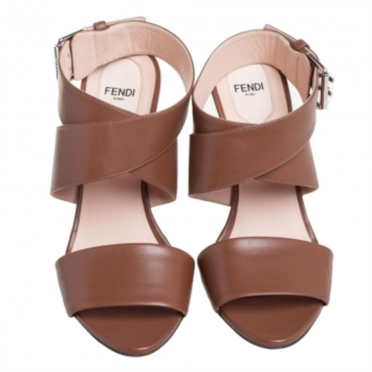 Fendi Brown Leather Ankle Strap Sandals Size 39 In Good Condition For Sale In Dubai, Al Qouz 2