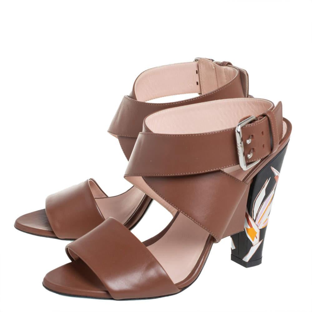 Fendi Brown Leather Ankle Strap Sandals Size 39 In Good Condition For Sale In Dubai, Al Qouz 2