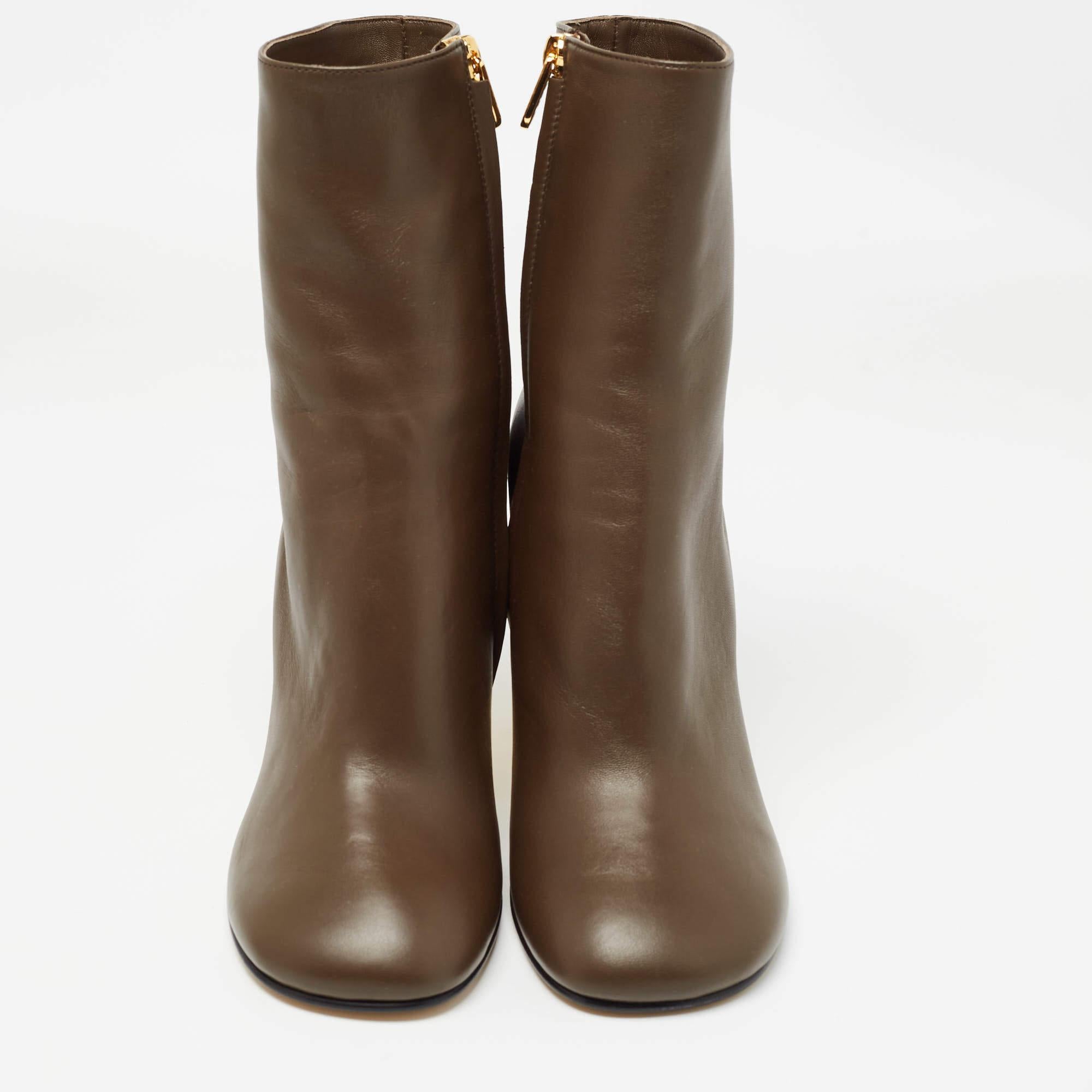 Fendi Brown Leather Fendi First Ankle Boots Size 37 In New Condition For Sale In Dubai, Al Qouz 2