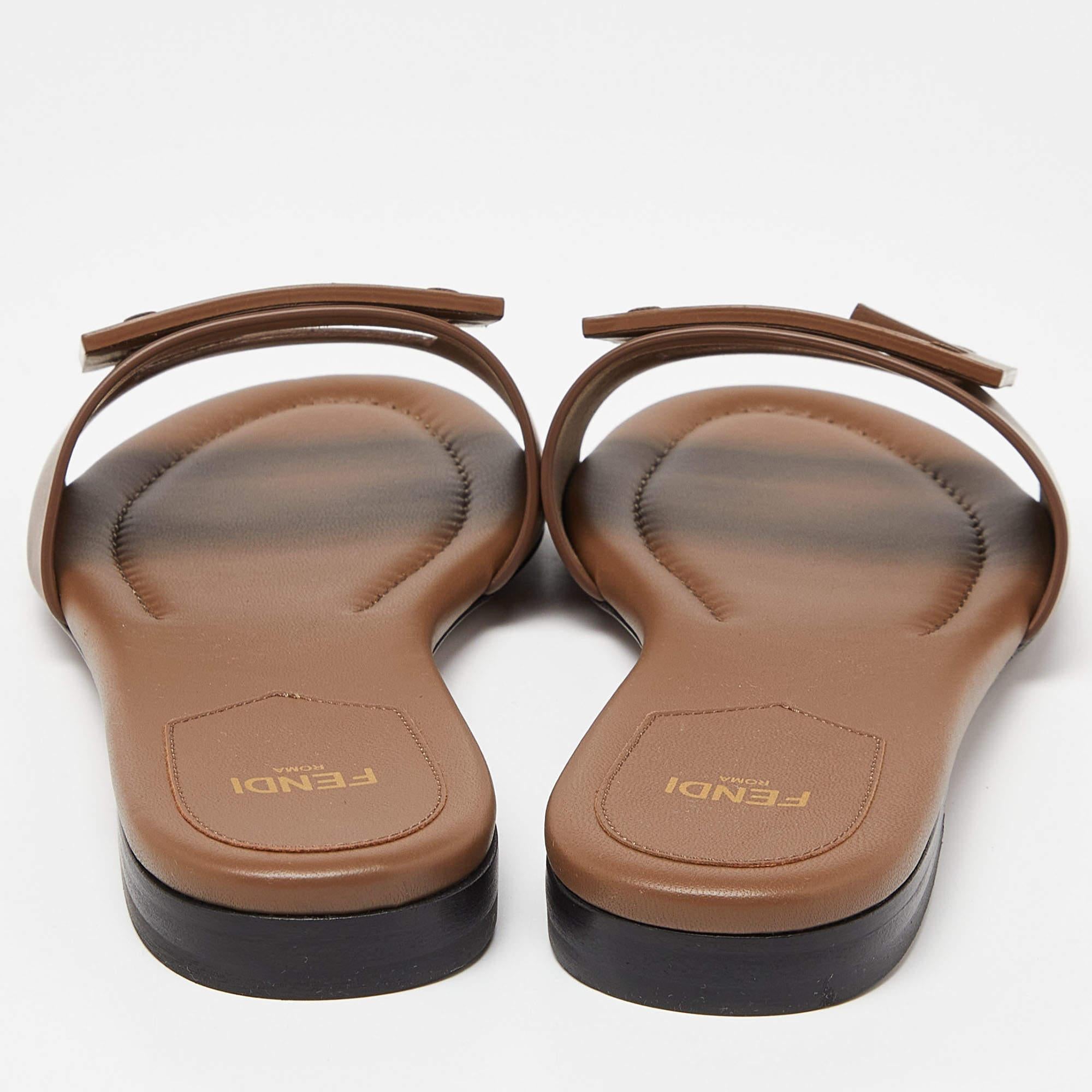 Fendi Brown Leather Flat Slide Size 38 In Excellent Condition In Dubai, Al Qouz 2