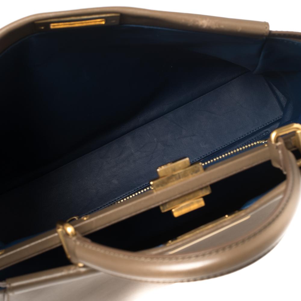 Fendi Braune Ledertasche mit großem Peekaboo-Griff 6