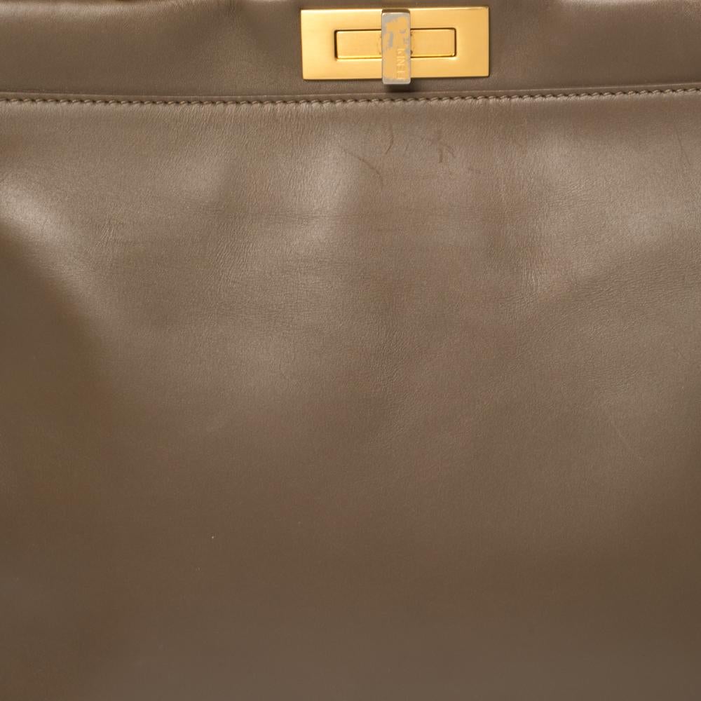 Fendi Braune Ledertasche mit großem Peekaboo-Griff 2