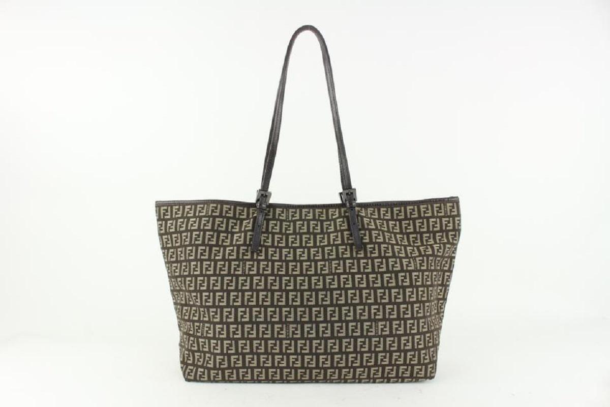 Fendi Brown Monogram FF Zucca Roll Tote Bag 929ff1 In Good Condition For Sale In Dix hills, NY
