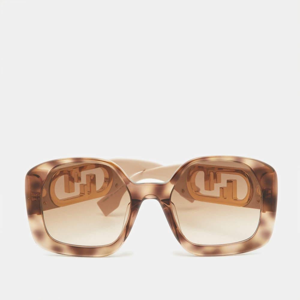 Fendi Brown & Pink/Brown FE40048U Oversized Sunglasses In Excellent Condition In Dubai, Al Qouz 2