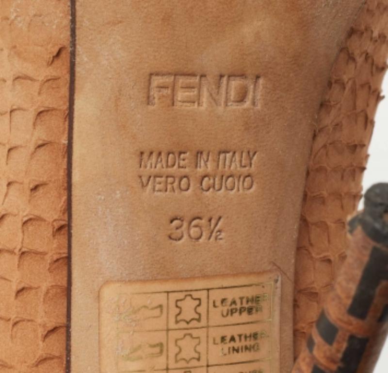 Fendi Braun Python Geprägtes Leder FF Logo Absatz Plateau Pumps Größe 36.5 im Angebot 4