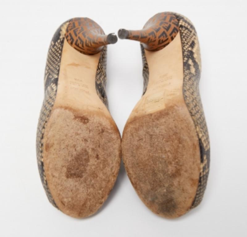 Fendi Brown Python Embossed Leather Peep Toe Pumps Size 39.5 Marrón en venta