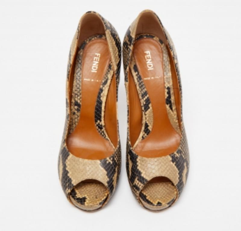 Fendi Brown Python Embossed Leather Peep Toe Pumps Size 39.5 en venta 4