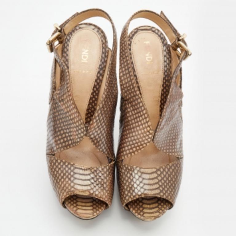 Fendi Sandalias Slingback de Plataforma de Piel Marrón con Pitón en Relieve Talla 38 en Bastante bueno estado para la venta en Dubai, Al Qouz 2
