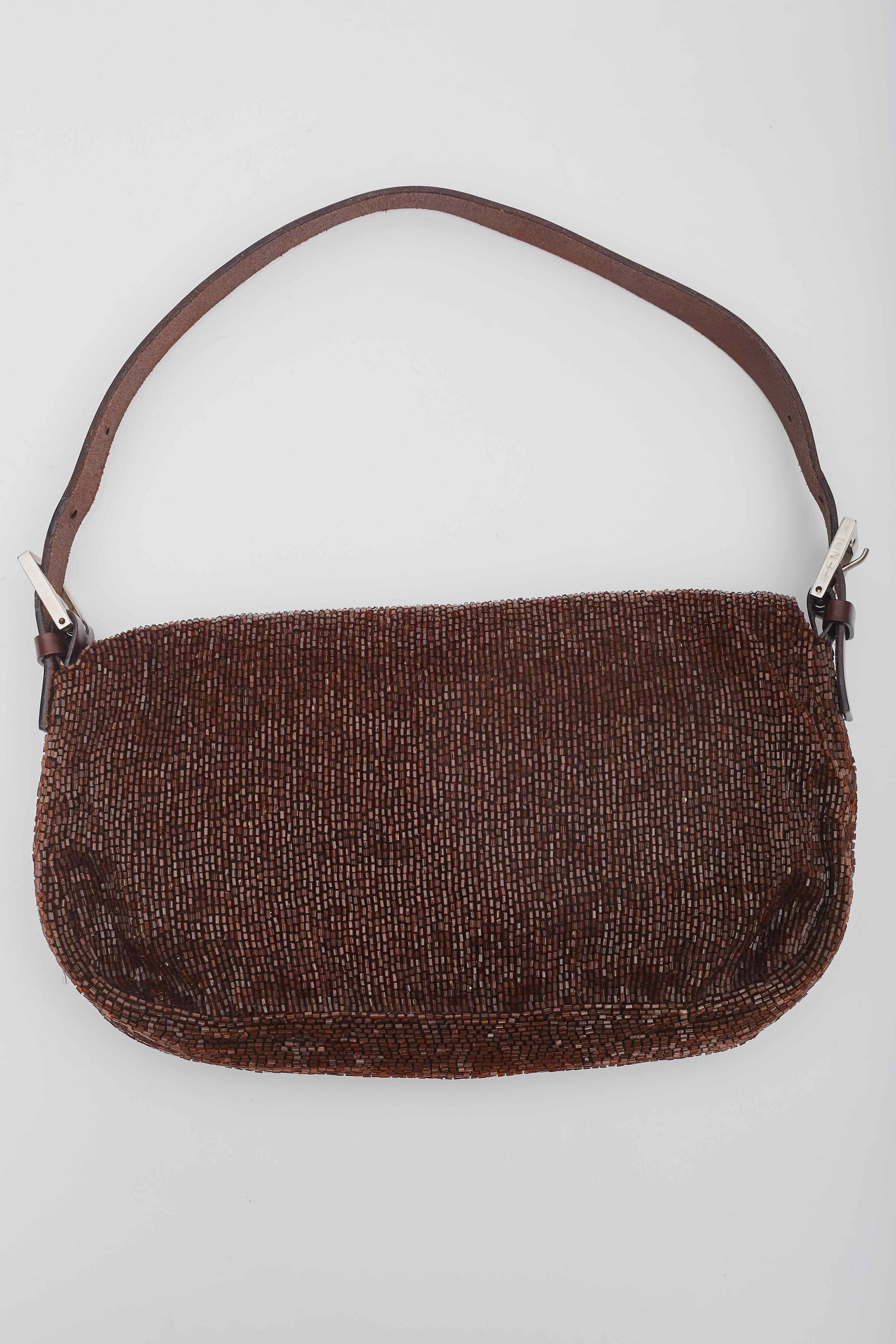 Color: Brown
Material: Beads
Code: 26424
Measures: Height 6” x Length 10” x Depth 2”
Drop: 7”
Comes with: Dust bag
Condition: faint hairline scratches.

Made in Italy