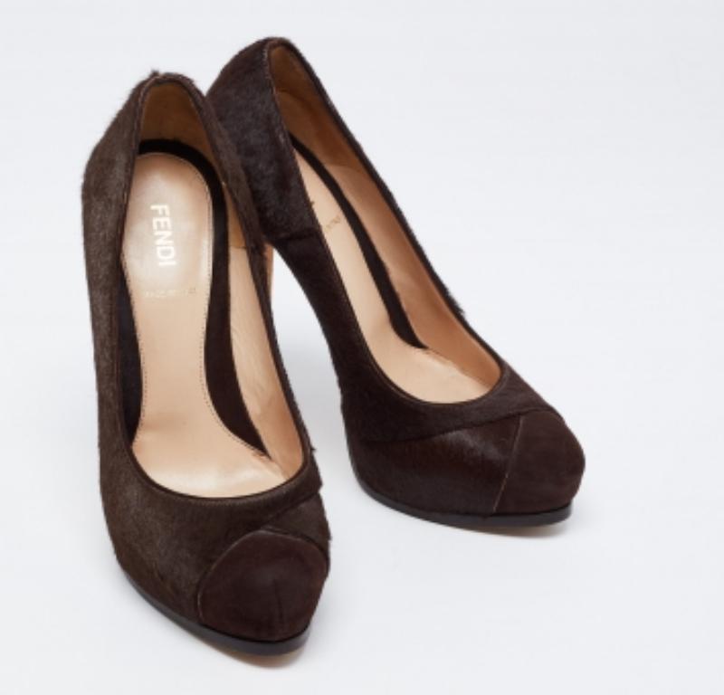 Fendi - Escarpins à plateforme en daim et poils de veau Brown - Taille 37 en vente 1