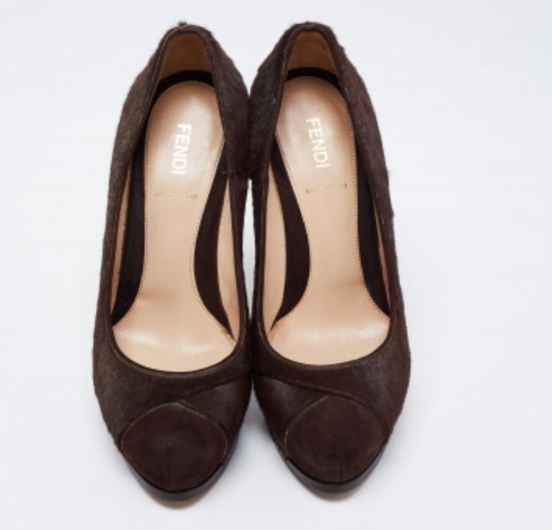 Fendi - Escarpins à plateforme en daim et poils de veau Brown - Taille 37 en vente 2