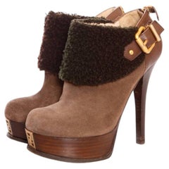 Fendi, Scarpe alla caviglia in camoscio marrone con lana shearling