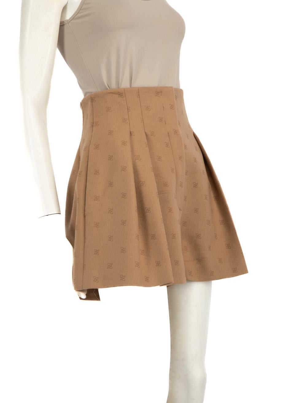 CONDITION is Very good. Minimal wear to the shorts is evident. One mark on the fly on this used Fendi designer resale item. Marks may need gentle hand wash contrary to dry clean instructions.
 
 
 
 Details
 
 
 Brown
 
 Wool
 
 Shorts
 
 Logo