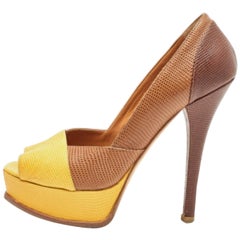Fendi Marrón/Amarillo Piel Estampada Lagarto Fendista Bombas Peep Toe Talla 40