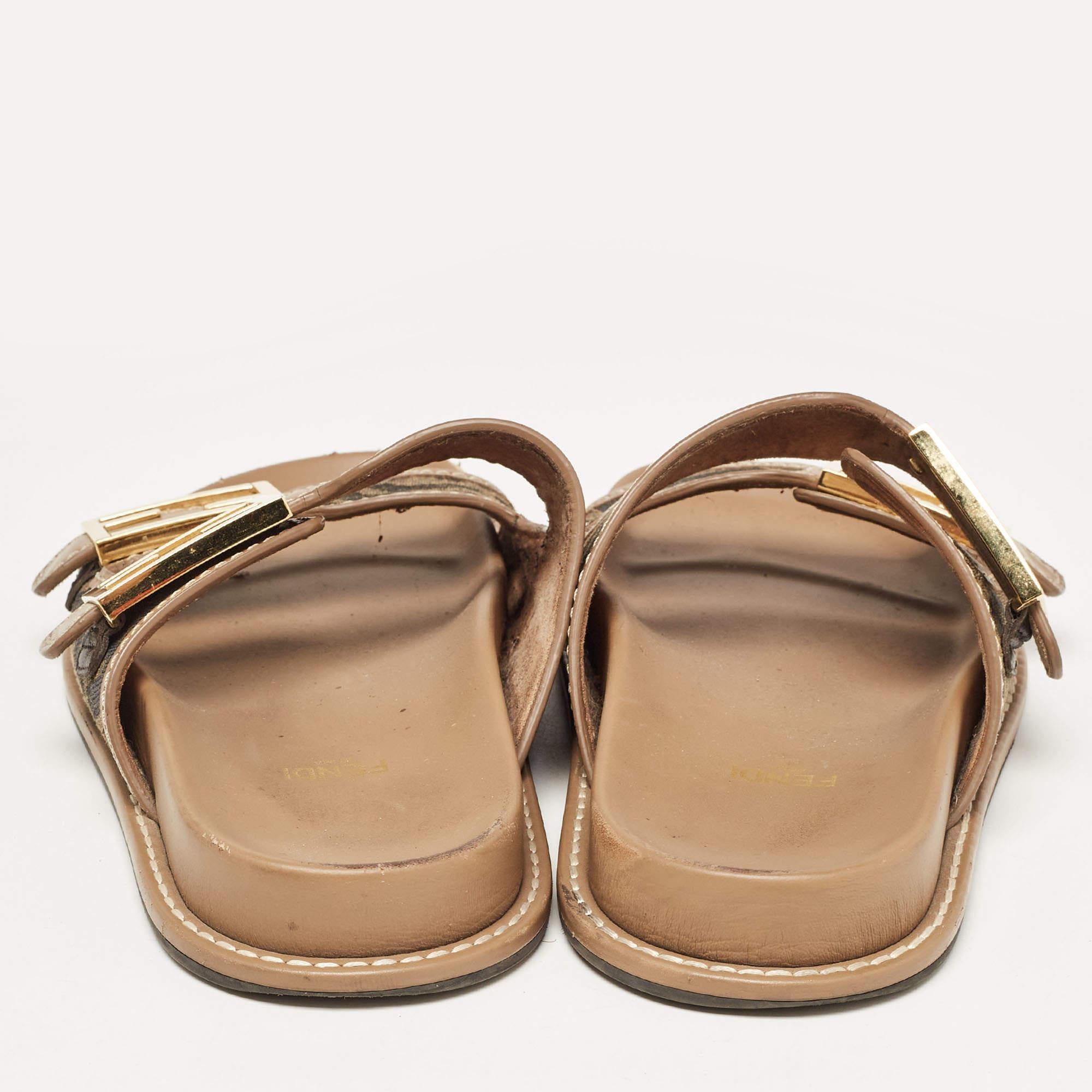 A perfect blend of luxury, style, and comfort, these designer flats are made using quality materials and frame your feet in the most refined way. They can be paired with a host of outfits from your wardrobe.

