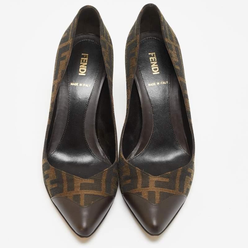 Fendi Brown Zucca Canvas And Leather Pointed Toe Pumps Size 38.5 In Fair Condition In Dubai, Al Qouz 2
