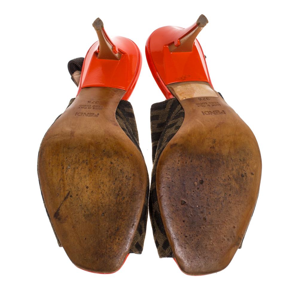 Fendi Brown Zucca Canvas and Orange Patent Leather Slingback Sandals Size 37.5 In Good Condition In Dubai, Al Qouz 2