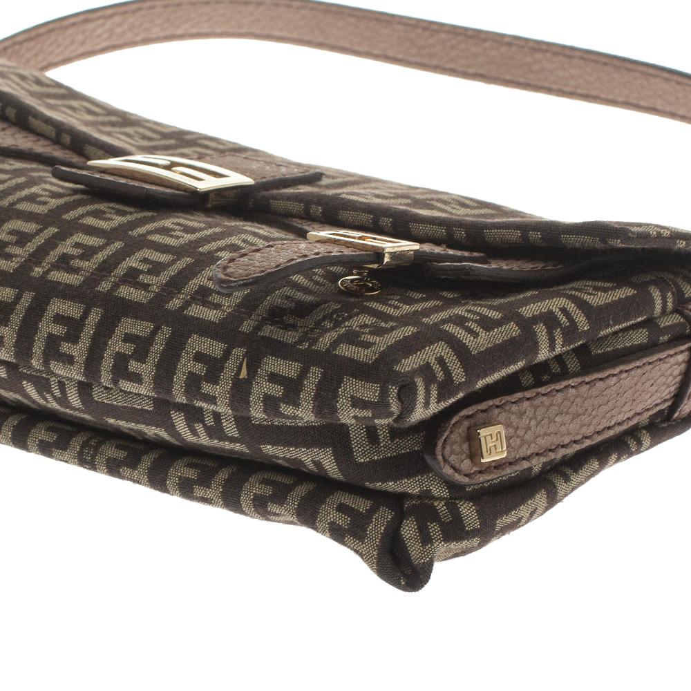 Bolso Sweety Sweet Baguette de Fendi en lona de zucca marrón y piel texturizada 1