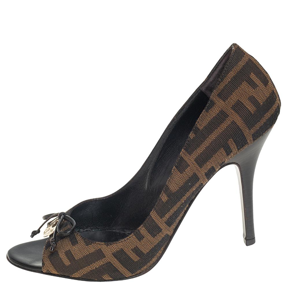 Fendi Brown Zucca Canvas Bow Peep Toe Pumps Size 39 In Good Condition In Dubai, Al Qouz 2