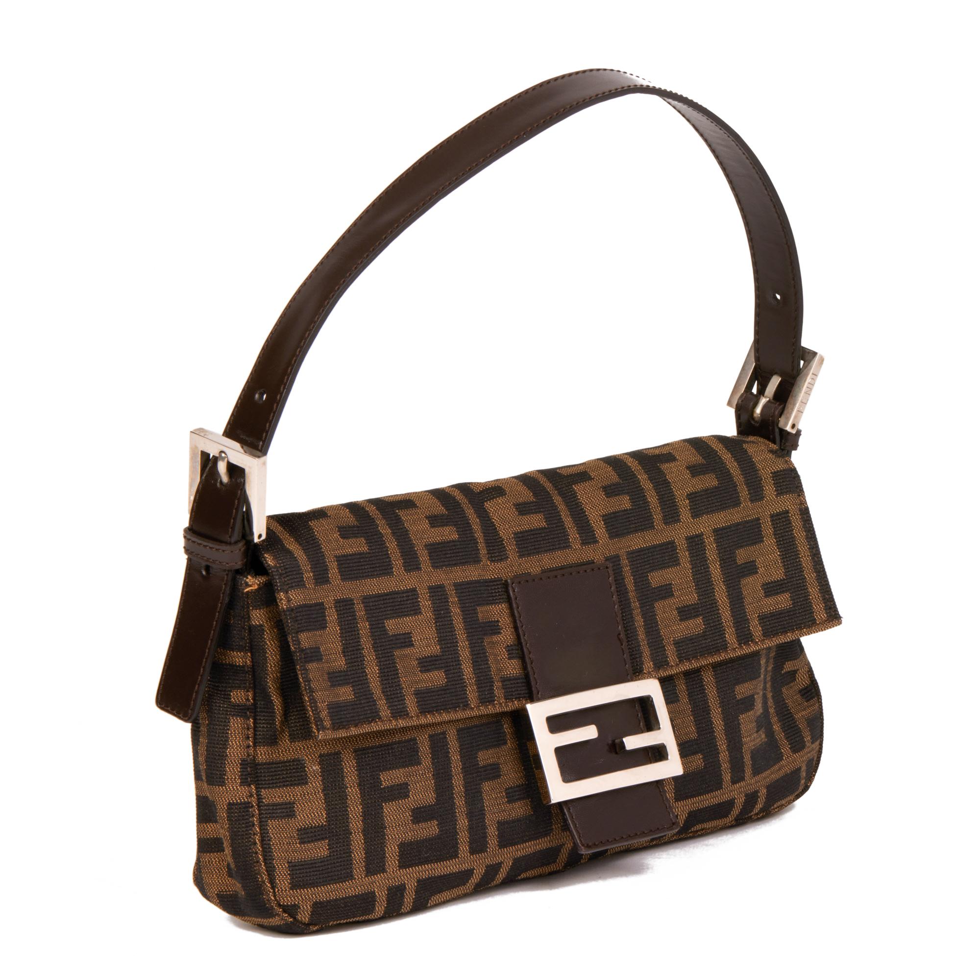 FENDI
Brown Zucca Canvas & Calfskin Leather Vintage Baguette

Xupes Reference: HB4295
Serial Number: 2282 6424 008
Age (Circa): 2000
Authenticity Details: Date Stamp (Made in Italy)
Gender: Ladies
Type: Shoulder, Top Handle

Colour: Brown
Hardware: