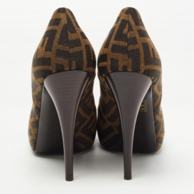 Fendi Marrón Zucca Canvas Peep Toe Pumps Talla 39 en Bueno estado para la venta en Dubai, Al Qouz 2