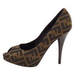 Fendi Marrón Zucca Canvas Peep Toe Pumps Talla 39